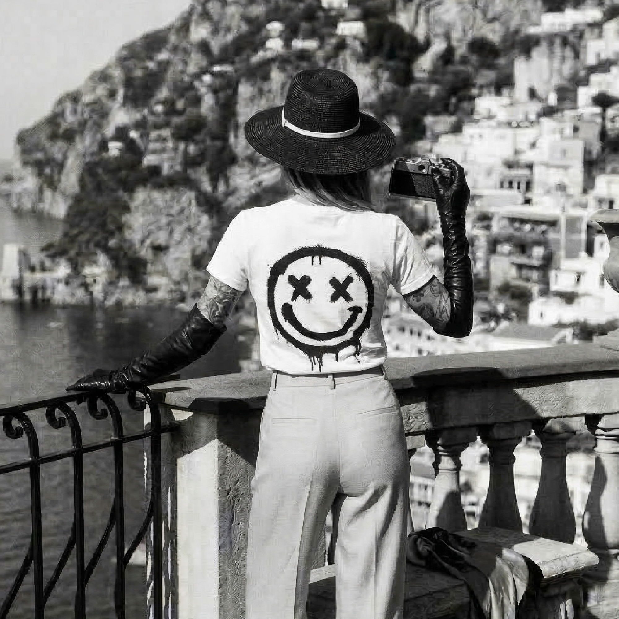 D.L.G Signature Shirt | Woman Essential Line - The Back Smile