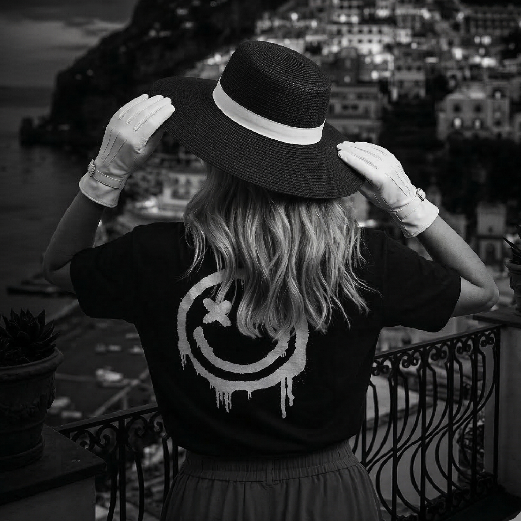 D.L.G Signature Shirt | Woman Essential Line - The Back Smile