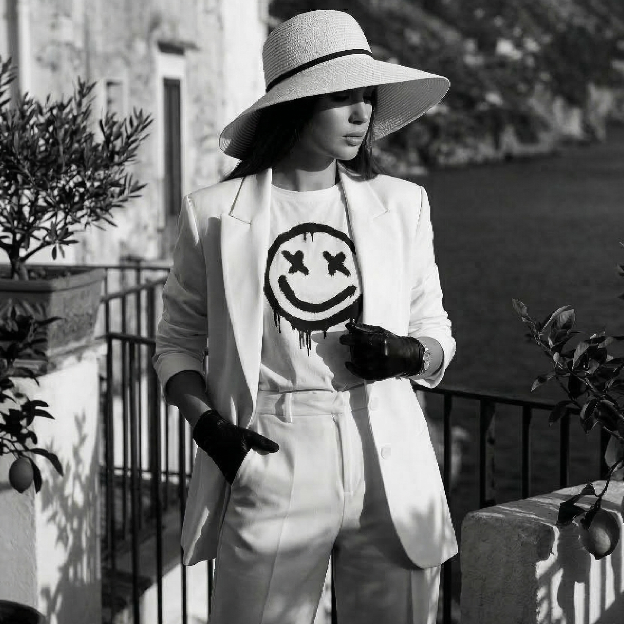 D.L.G Signature Shirt | Woman Essential Line - The Front Smile