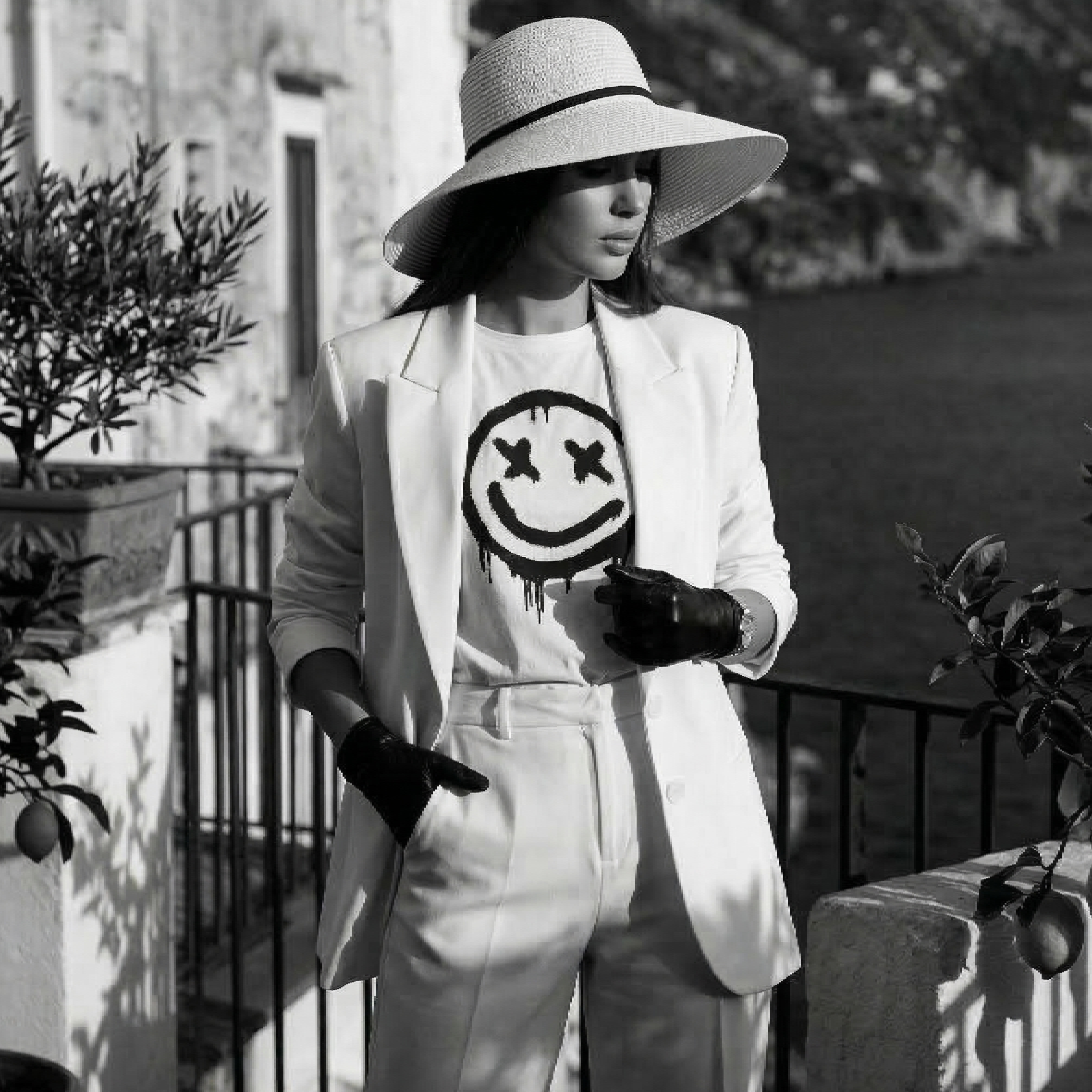 D.L.G Signature Shirt | Woman Essential Line - The Front Smile