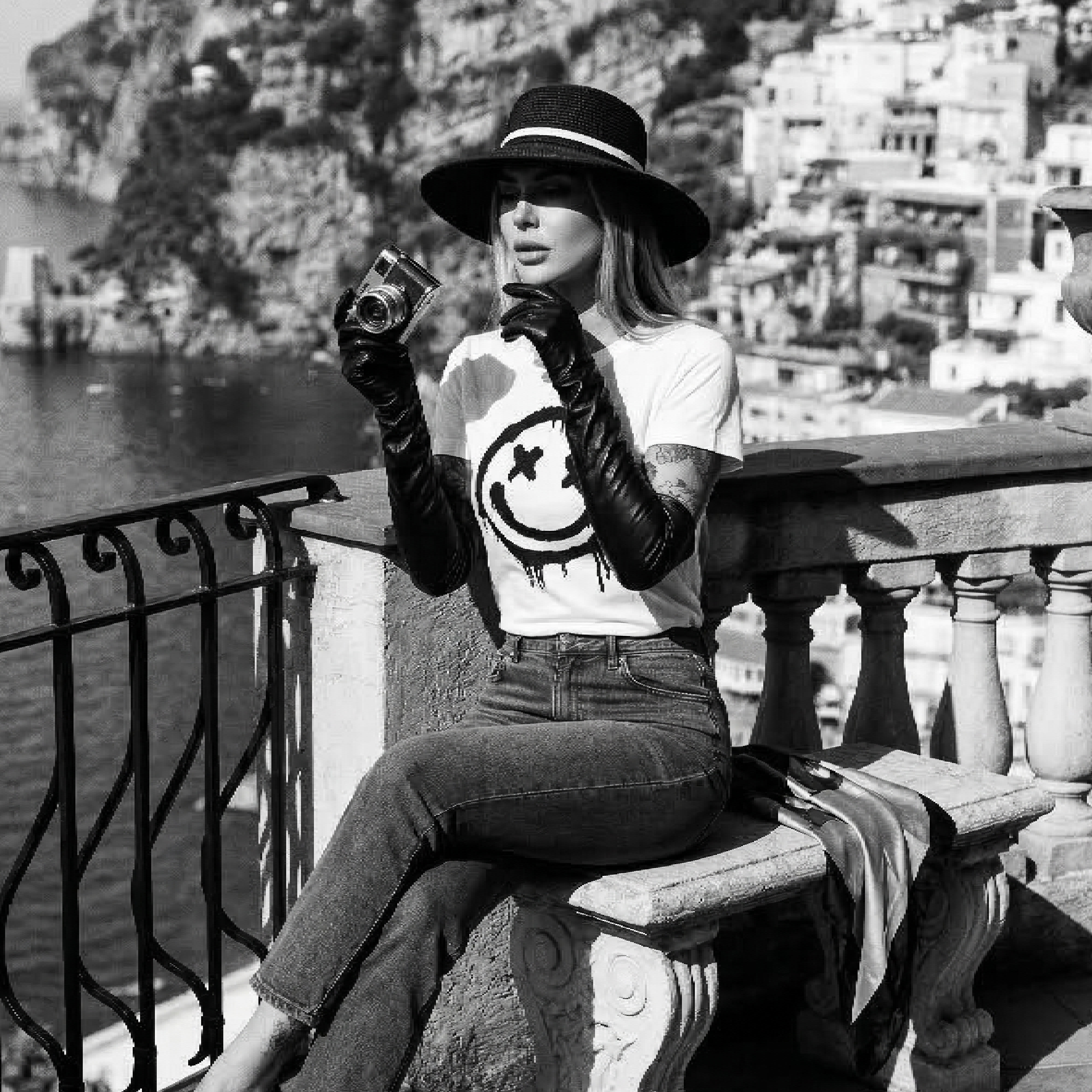 D.L.G Signature Shirt | Woman Essential Line - The Front Smile