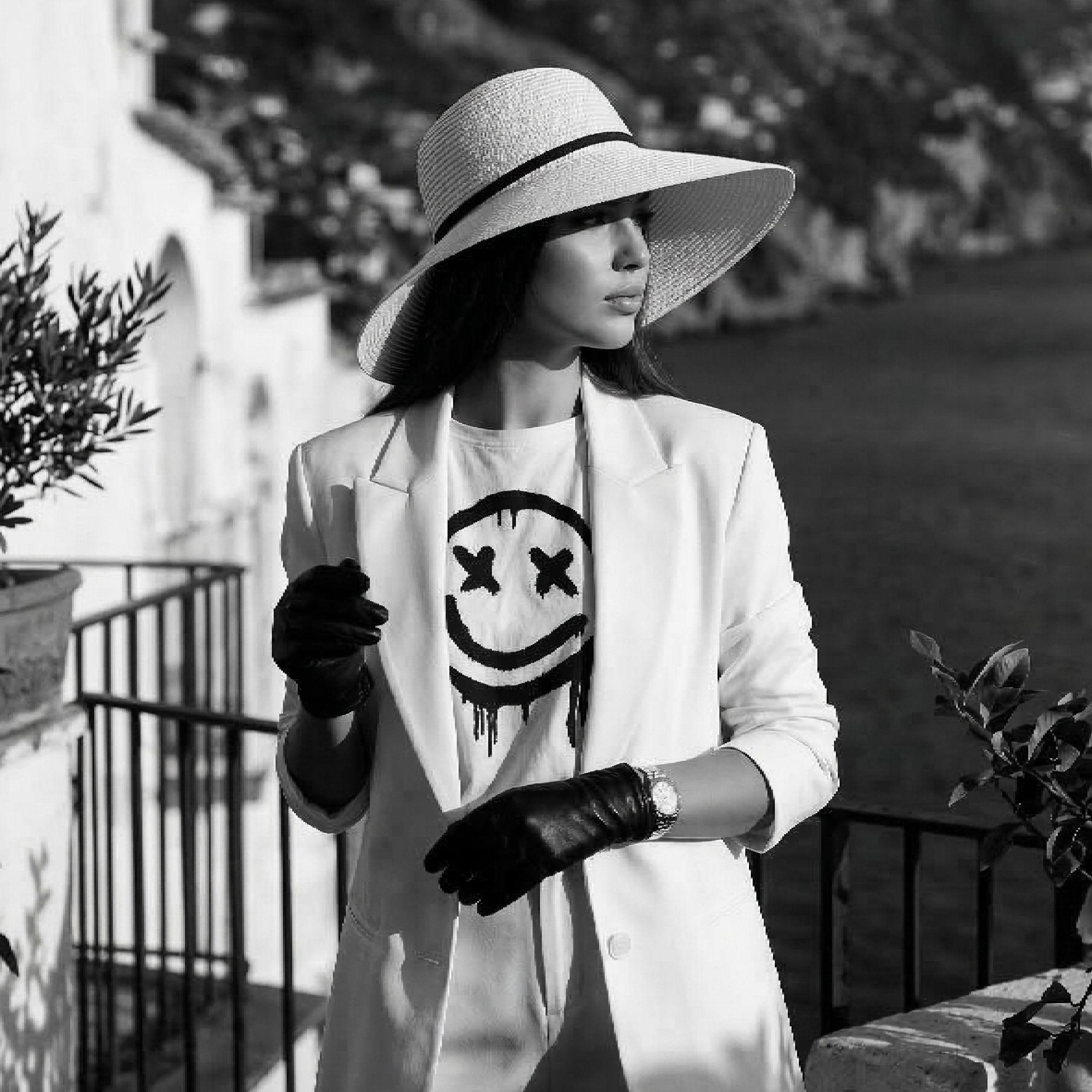 D.L.G Signature Shirt | Woman Essential Line - The Front Smile