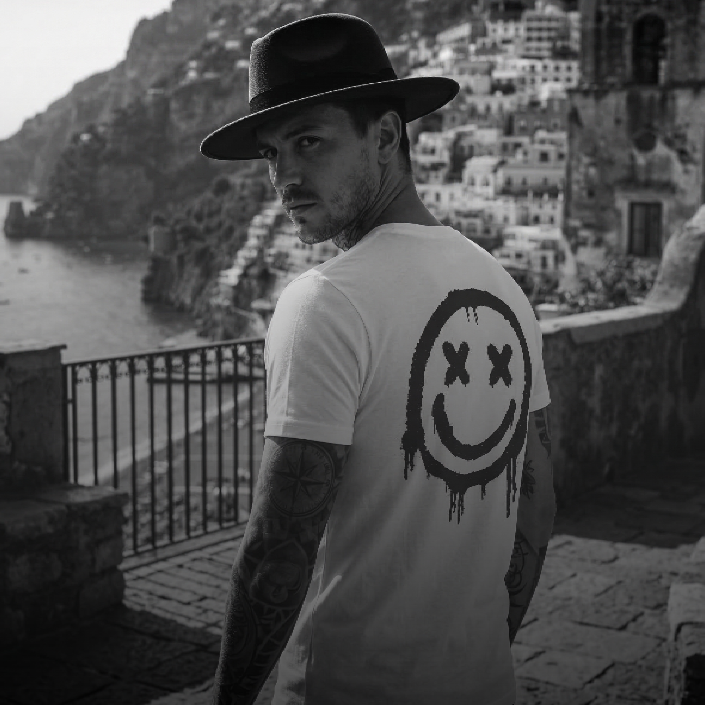 D.L.G Signature Shirt | Man Essential Line - The Back Smile