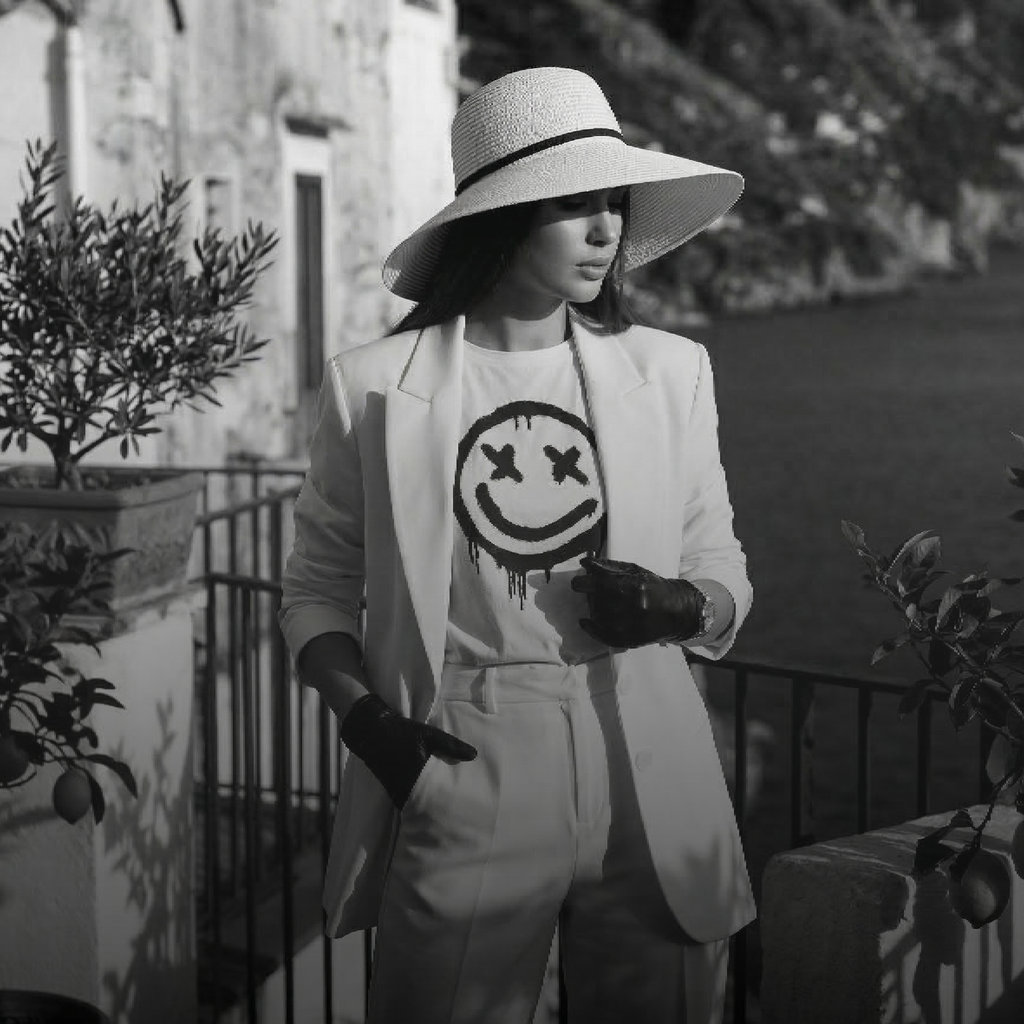 D.L.G Premium Shirt | Woman Essential Line - The Front Smile