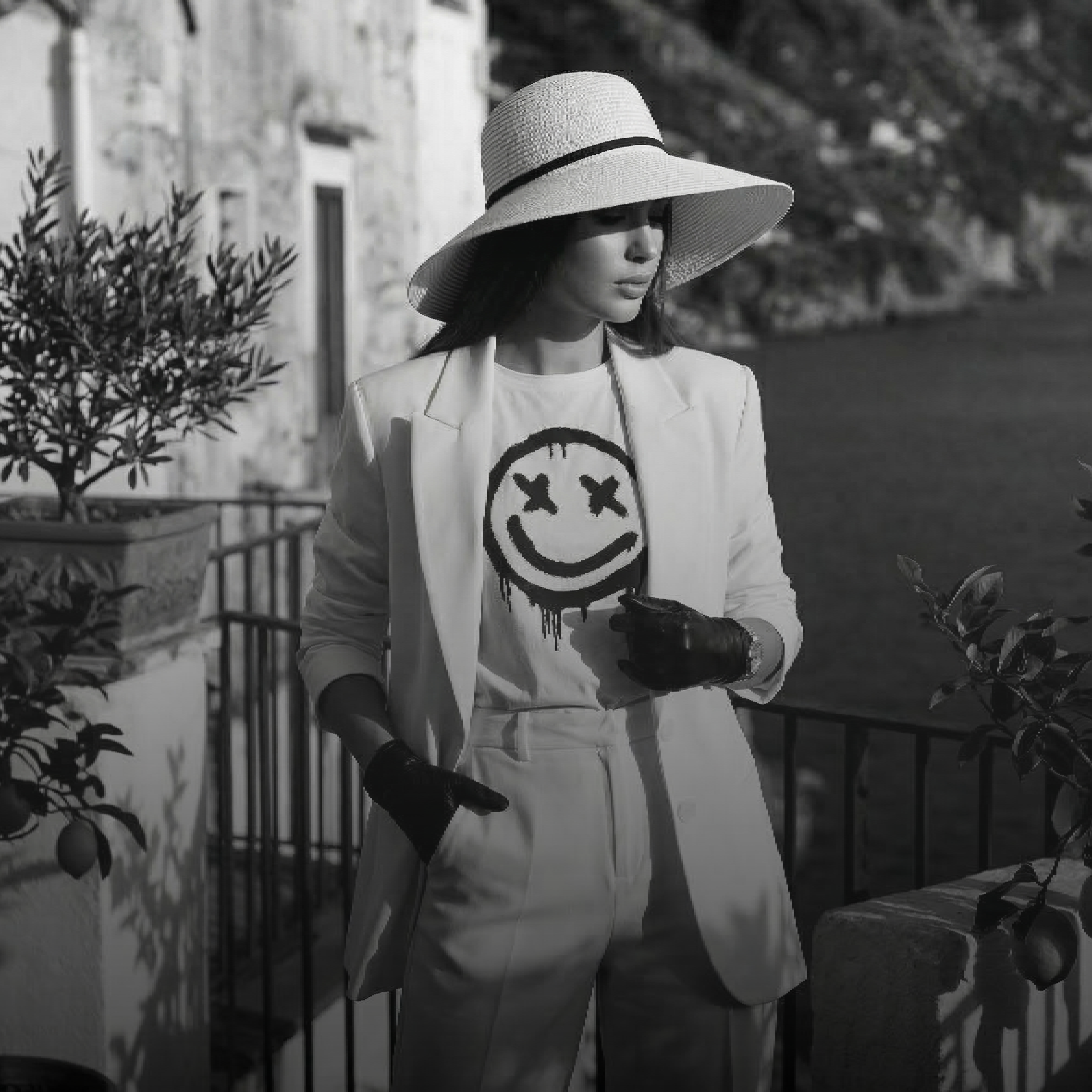 D.L.G Premium Shirt | Woman Essential Line - The Front Smile